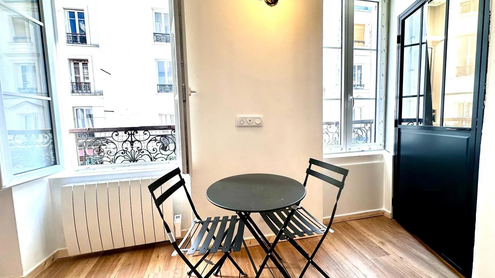 Sunny Paris Studio In The Heart Of 11Eme 0*,  Franciaország