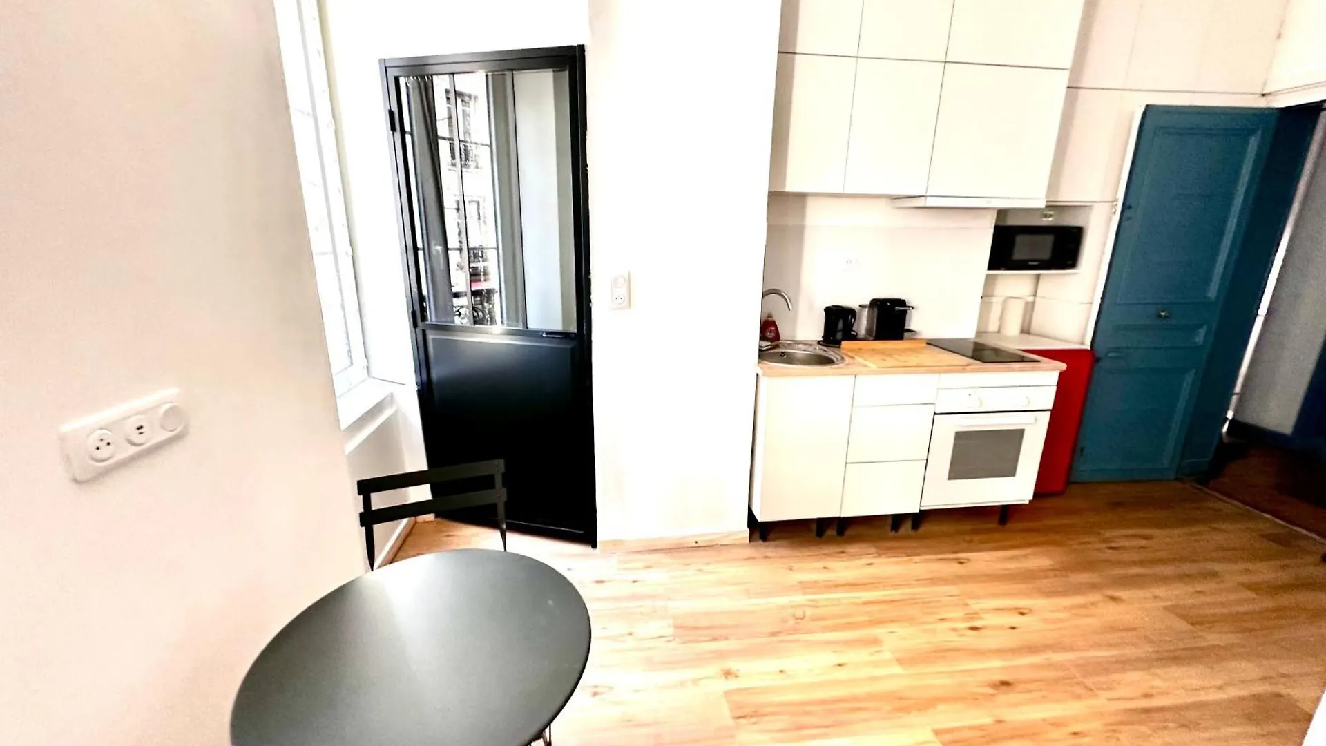 Sunny Paris Studio In The Heart Of 11Eme 0*,  Franciaország