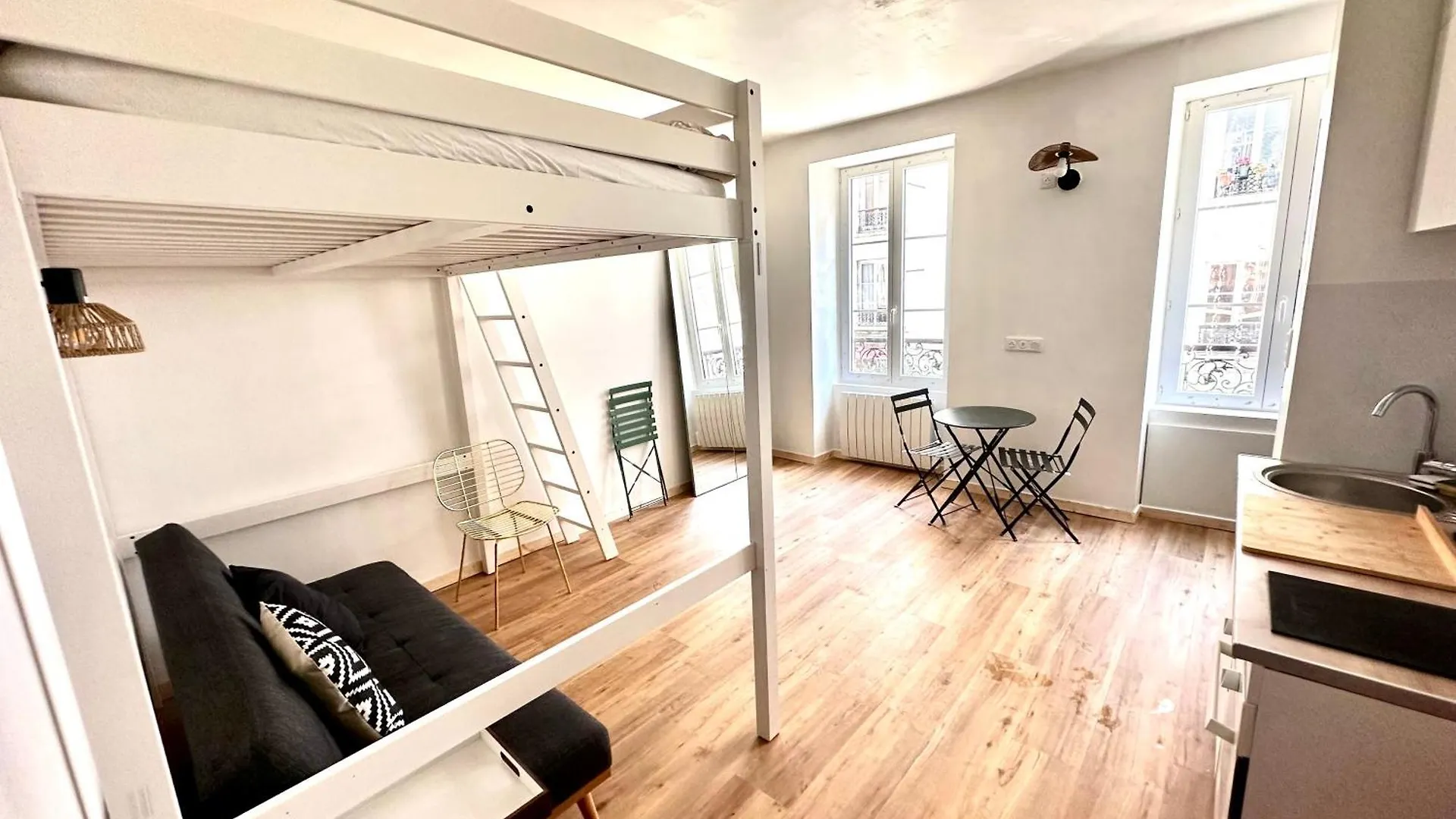 Sunny Paris Studio In The Heart Of 11Eme 0*,  France