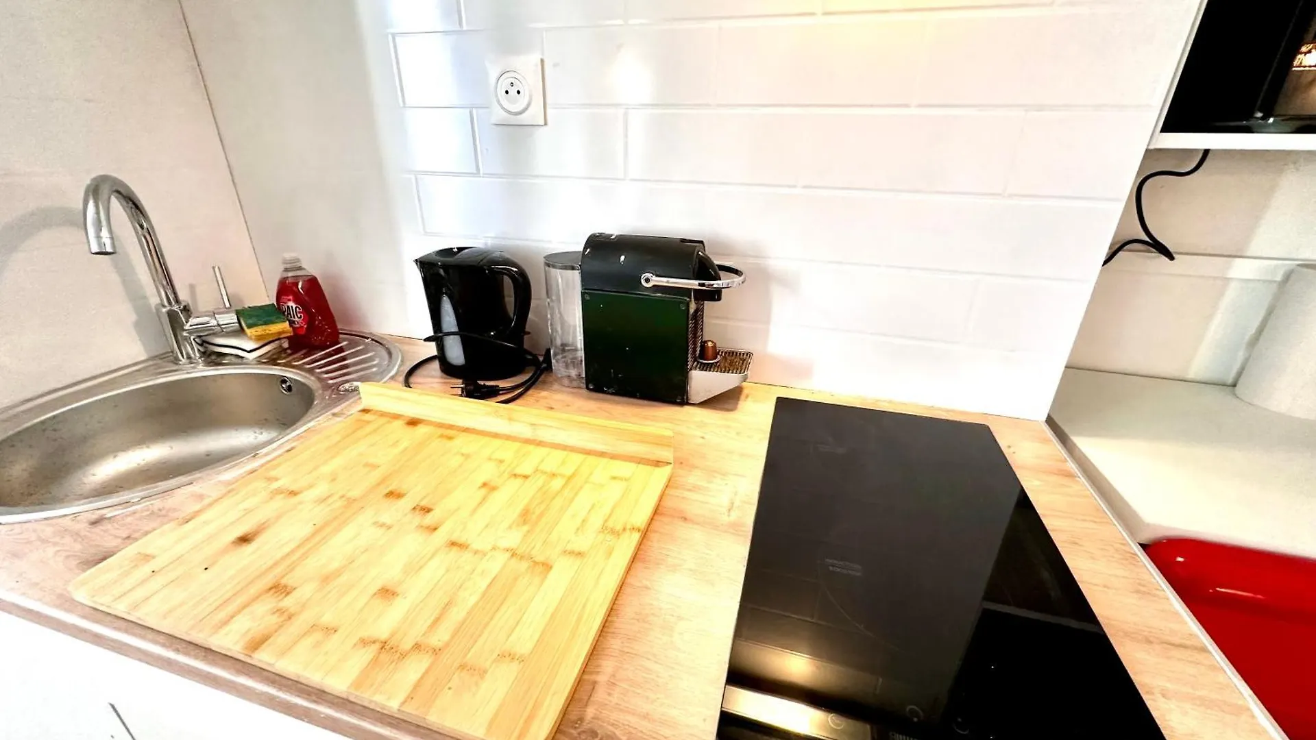Sunny Paris Studio In The Heart Of 11Eme 0*,  France
